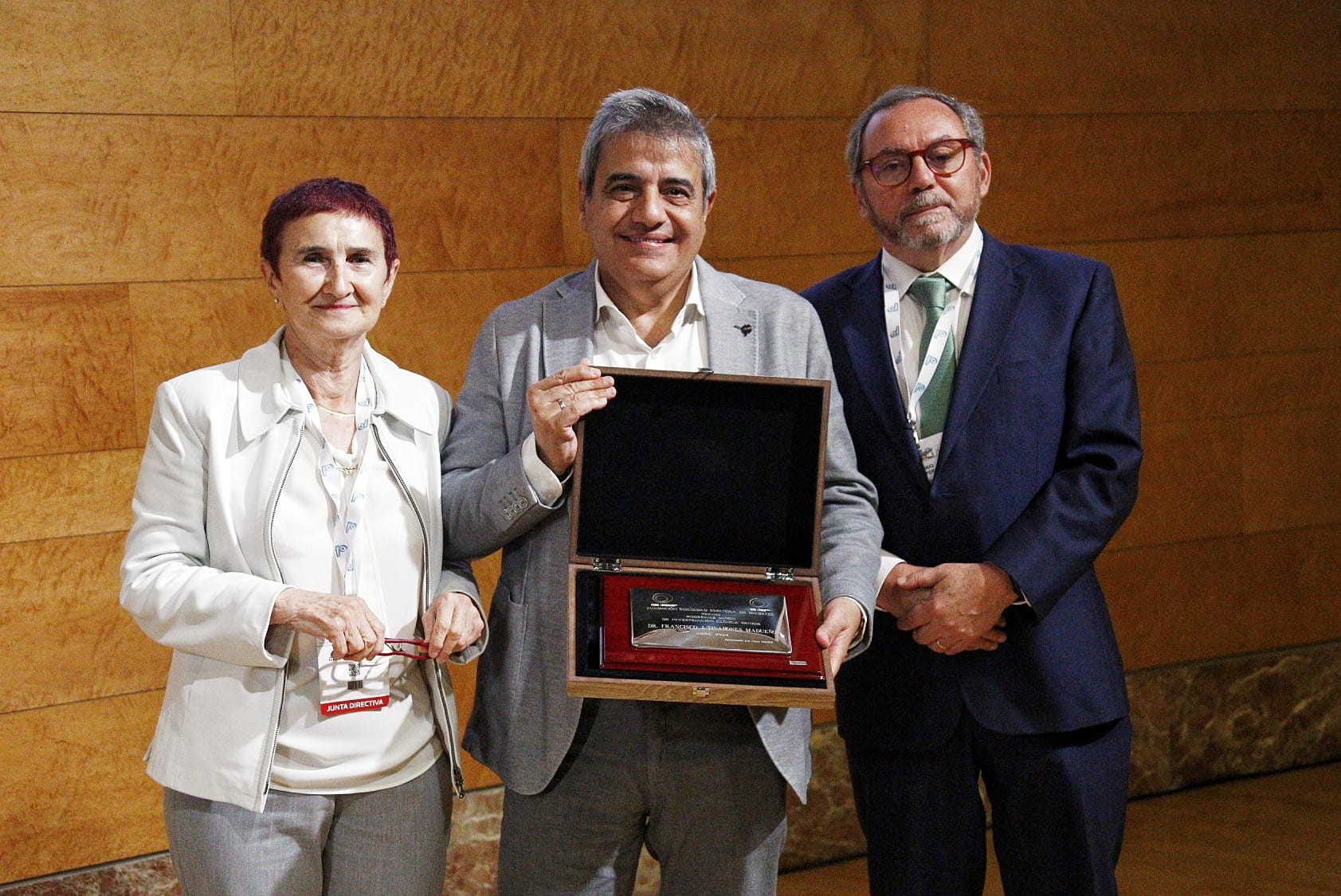Francisco J. Tinahones recibe el premio al mejor investigador de diabetes