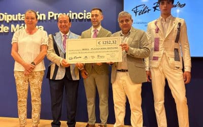 Las corbatas solidarias de Félix Ramiro recaudan 1.252,35€ para investigación oncológica desde IBIMA