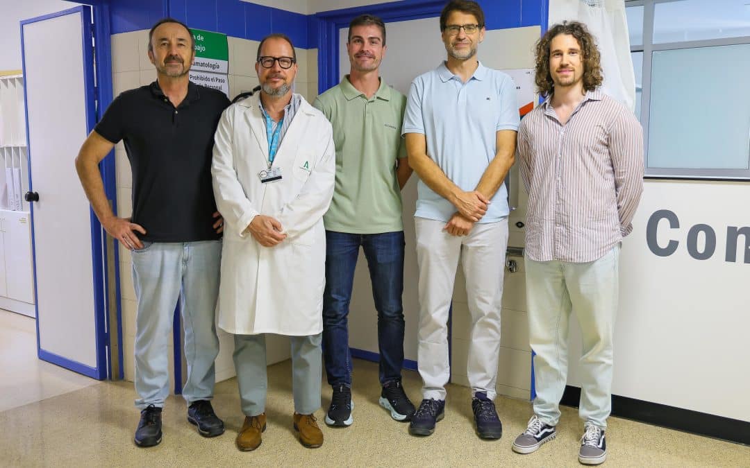 El servicio de Traumatología del Regional de Málaga desarrolla una tecnología innovadora para prevenir las infecciones en prótesis óseas